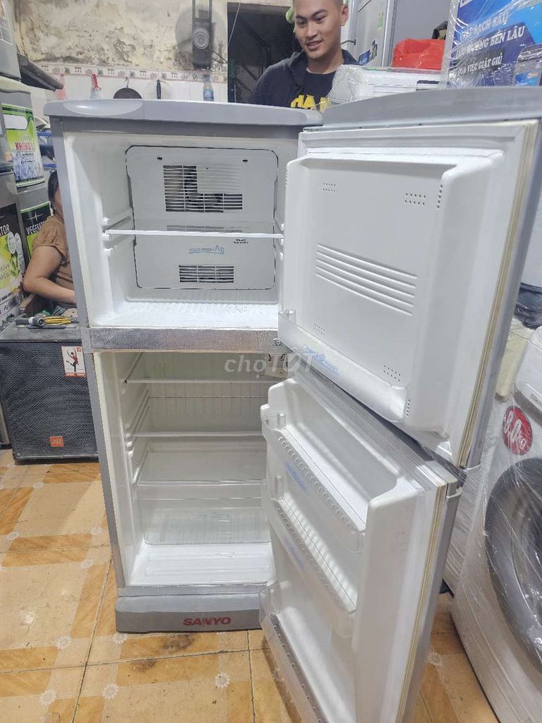 Tủ lạnh sanyo 130lit quạt gió , bảo hành 3 tháng
