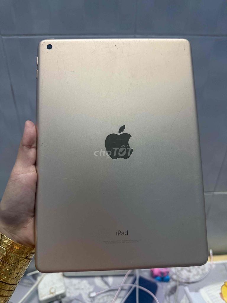 Apple iPad (thế hệ 5) 32GB Vàng full chức năg. Mua bán Máy tính bảng tại Quận 12 Tp Hồ Chí Minh được đăng bởi Trâm hình 1
