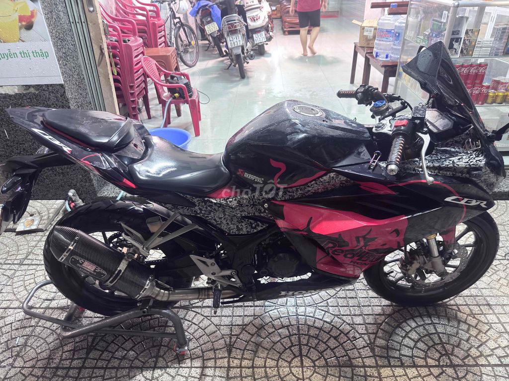 Хонда CBR150R 2022 2 АБС, черный, красный, 46 000 км