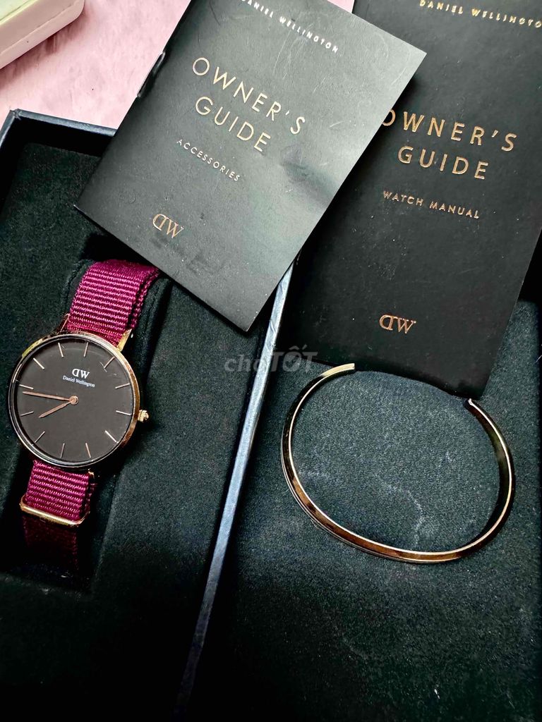 Đồng hồ DW chính hãng nữ tặng kèm vòng Cuff
