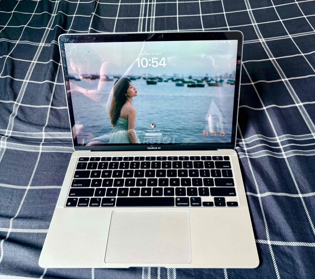 Apple Macbook Air M1 Bạc Like New. Mua bán Laptop tại Quận Hải Châu Đà Nẵng được đăng bởi Hoàng Kha hình 1