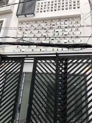 Аренда · 5 комн. · 92 м² · Quận 3, ул. Đường Cách Mạng Tháng 8