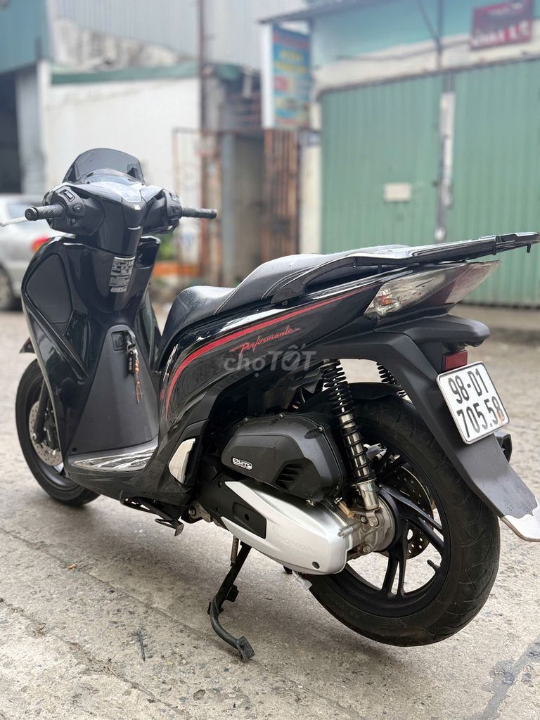 Sh 2018 cần tiền bán nhanh xe zin 100%. Mua bán Xe máy tại Quận Nam Từ Liêm Hà Nội được đăng bởi E Hoà hình 3