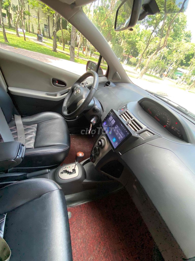 Toyota Yaris 2011 photo 4