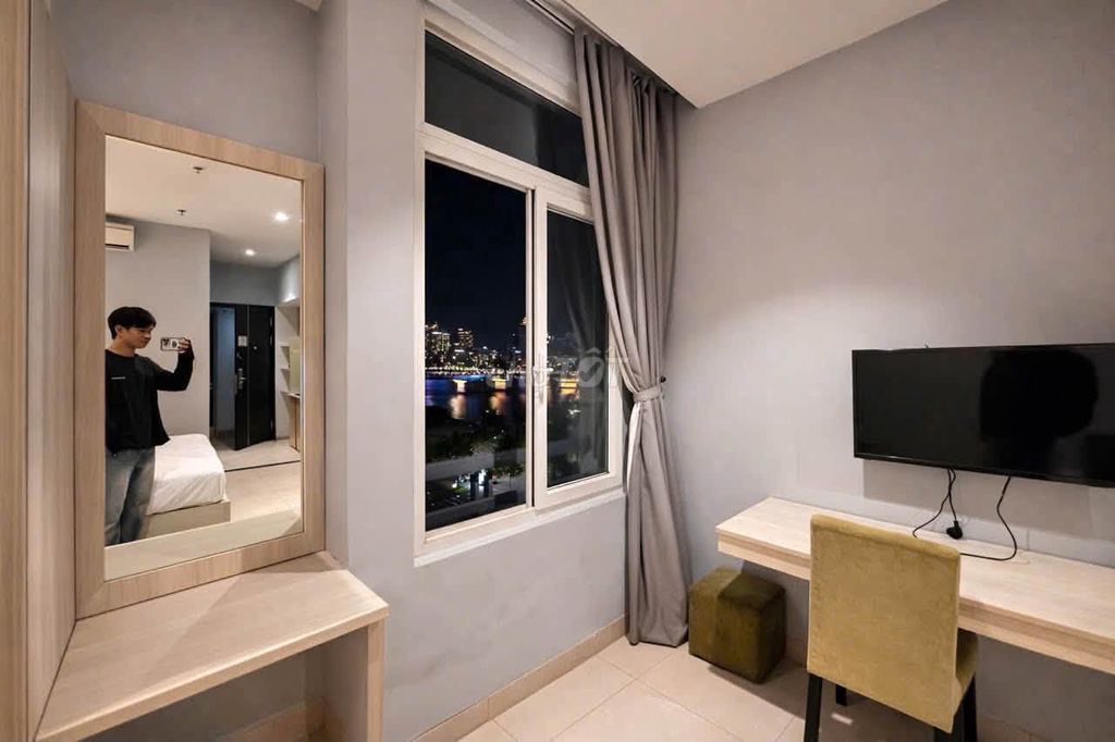 Room on Trần Hưng Đạo with laundry included — photo 1