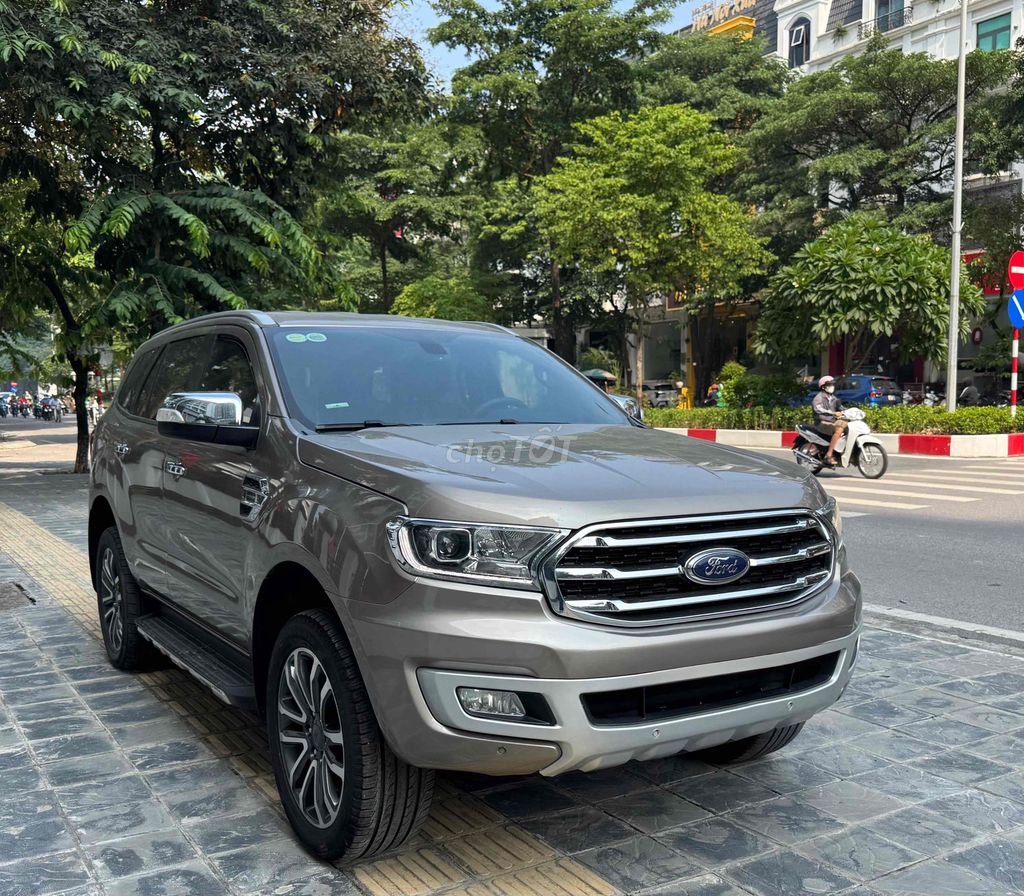 Ford Everest Titanium 2020 дизель коричневый