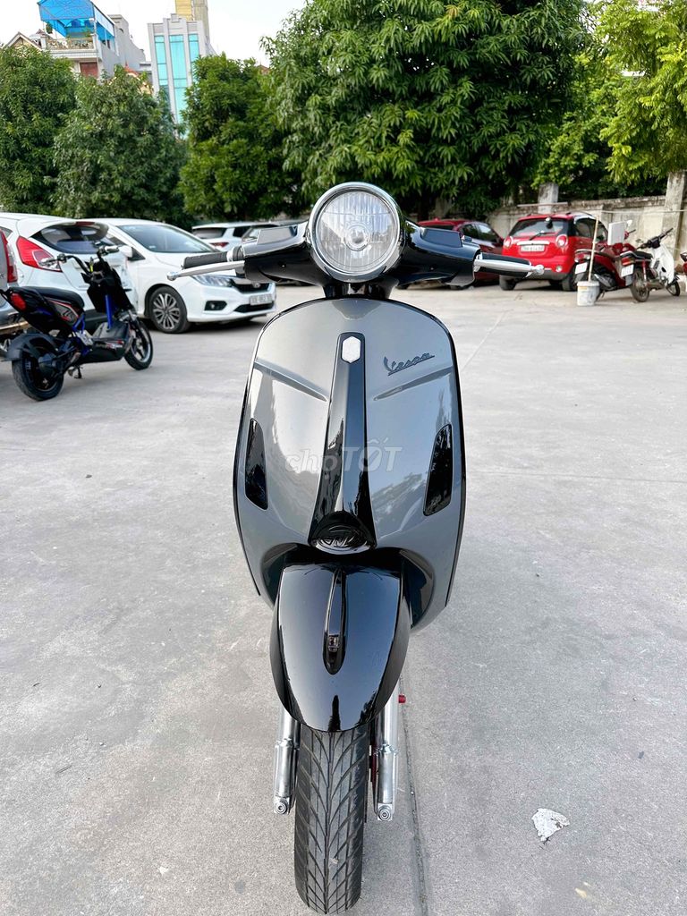 Vespa ghi đen ắc quy lướt chính hãng