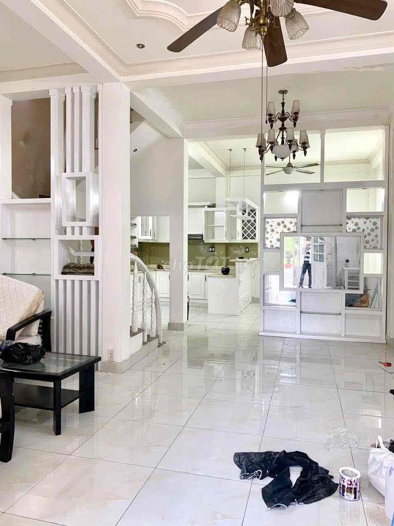 Nhà khu Tên Lửa 6x13,2 Lầu,4 phòng,full nội thất