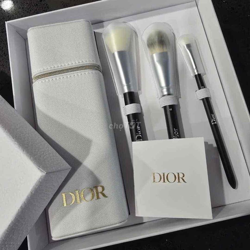 Bộ cọ trang điểm Dior Nữ. Mua bán Phụ kiện thời trang khác tại Quận 10 Tp Hồ Chí Minh được đăng bởi Baby Girl Lovely hình 1