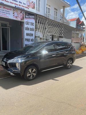 Mitsubishi Xpander premium Đen 7 chỗ