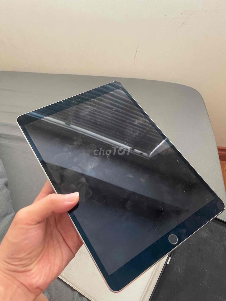 cần tiền bán gấp ipad pro 10.5 64g. Mua bán Máy tính bảng tại Quận Nam Từ Liêm Hà Nội được đăng bởi My My hình 1
