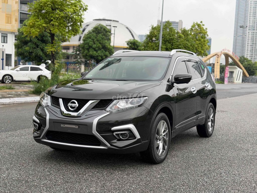 Nissan X-Trail Премиум SV 4WD коричневый