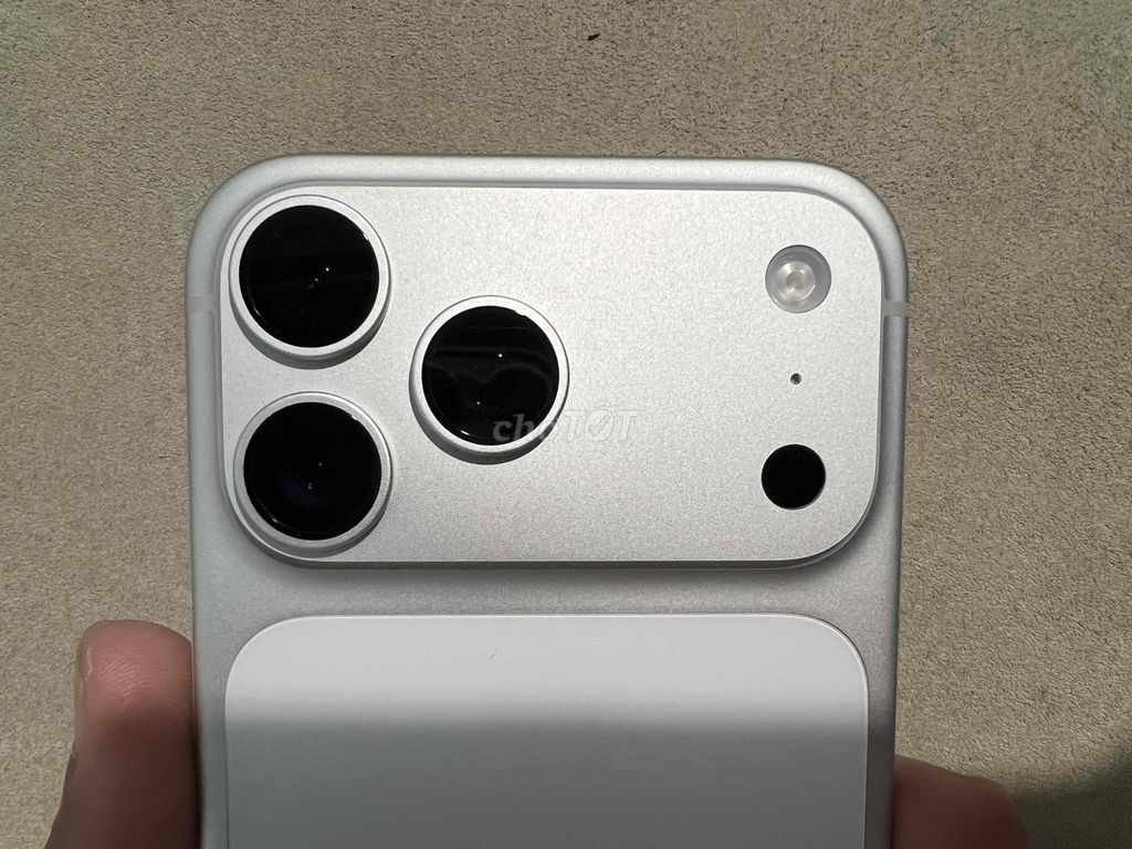 Iphone 17 Promax màu bạc. keng 99.9%. Mua bán Điện thoại tại Thị xã Tân Uyên Bình Dương được đăng bởi Thành hình 1