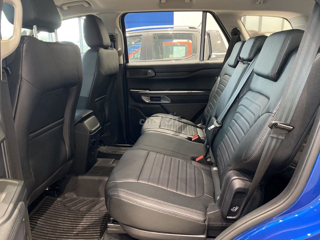 Ford Everest Titanium Đen 7 chỗ máy dầu. Mua bán Ô tô tại Quận Thanh Xuân Hà Nội được đăng bởi Dũng Nguyễn hình 3