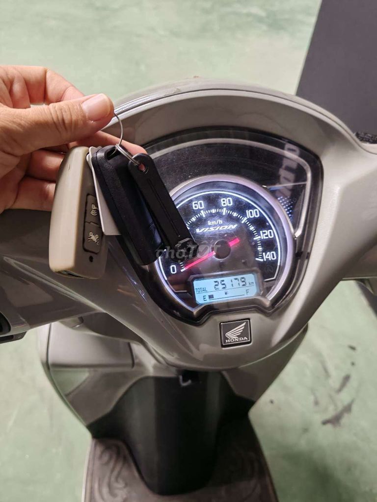 Honda Vision 2023 Xám xi măng 25178 km. Mua bán Xe máy tại Quận Cầu Giấy Hà Nội được đăng bởi phạm hưng hình 5