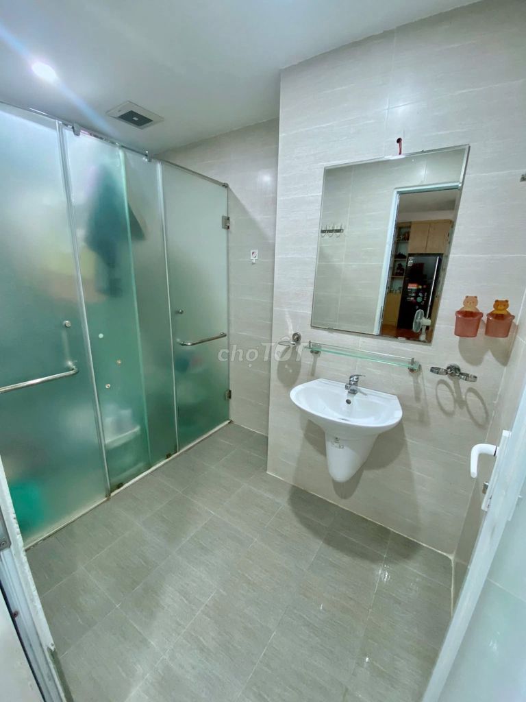 Квартира с 2 спальнями и мебелью Intracom Nhật Tân