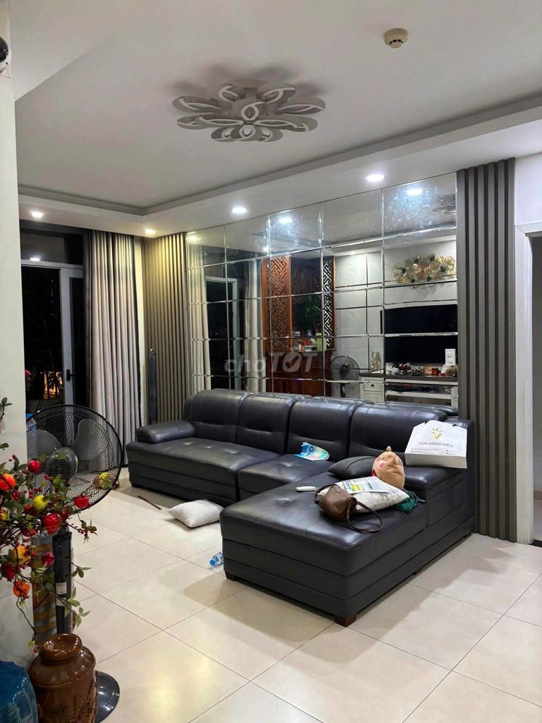 Cho thuê *PENTHOUSE Opal Garden* 4PN 4wc, có sân vườn riêng