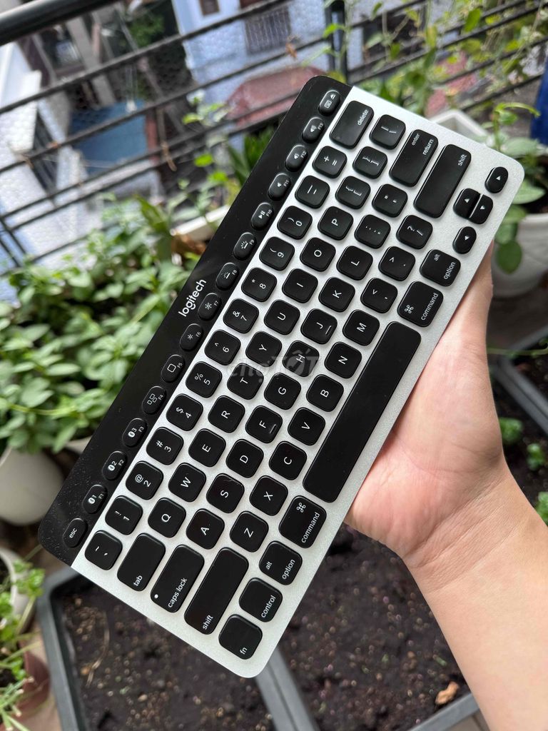 Bàn phím bluetooth Logitech K811 cho Mac, iOS. Mua bán Phụ kiện (Màn hình, Chuột...) tại Quận 3 Tp Hồ Chí Minh được đăng bởi Ý hình 1
