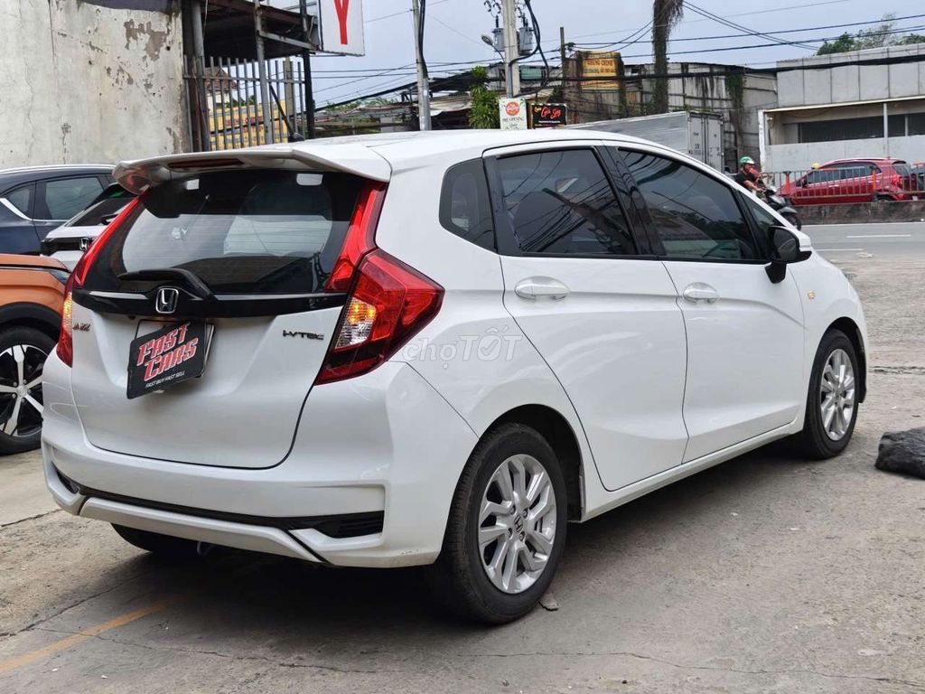 Honda Jazz 2018 V 1.5L, 5-местный хэтчбек, белый