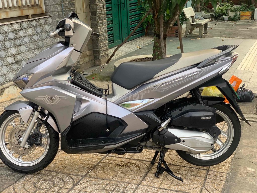 HONDA AIR BLADE 2018 khoá smarkey bs64 chính chủ. Mua bán Xe máy tại Quận Tân Phú Tp Hồ Chí Minh được đăng bởi TÂN HƯƠNG hình 1