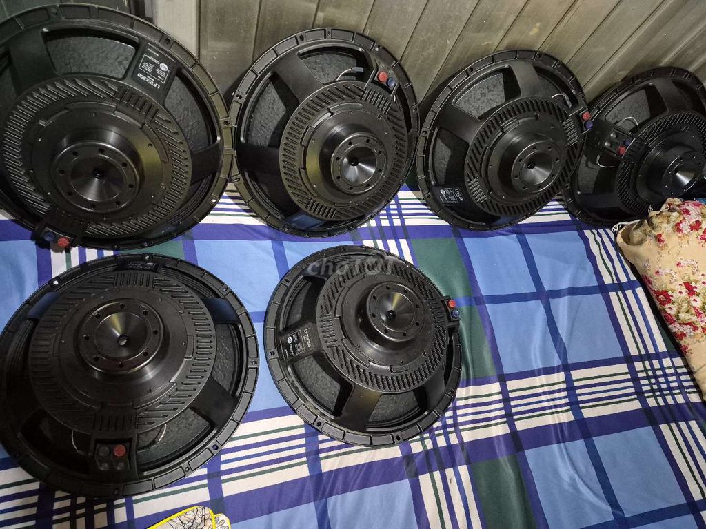 Loa bass RCF LF15X300 từ neo. Mua bán Tivi, Âm thanh tại Thành phố Thủ Dầu Một Bình Dương được đăng bởi Thi hình 1