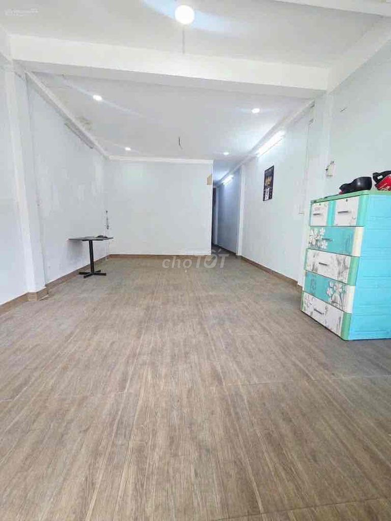 Аренда · 4 комн. · 80 м² · Quận Tân Phú, ул. Đường Hòa Bình