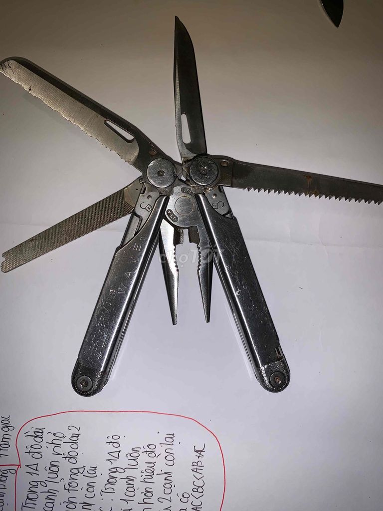đồ sinh tồn đa năng