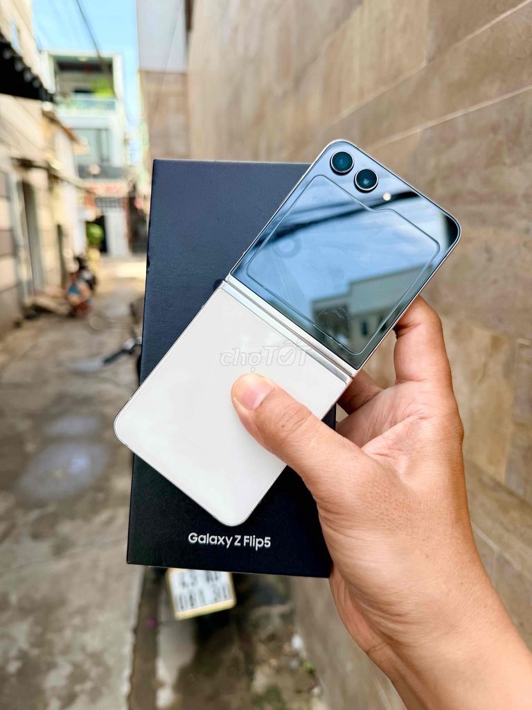 Samsung Galaxy Z Flip5 512GB Trắng. Mua bán Điện thoại tại Quận Thanh Khê Đà Nẵng được đăng bởi Dshop323TrầnCaoVân hình 1