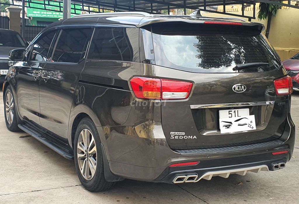 KIA SEDONA GATH 3.3 2016 ODO 9VẠN NÂU ÁNH KIM