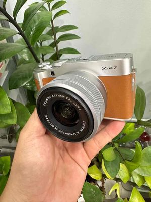 Máy ảnh FUJI XA7 kèm lens kit 15-45 ngoại hình đẹp