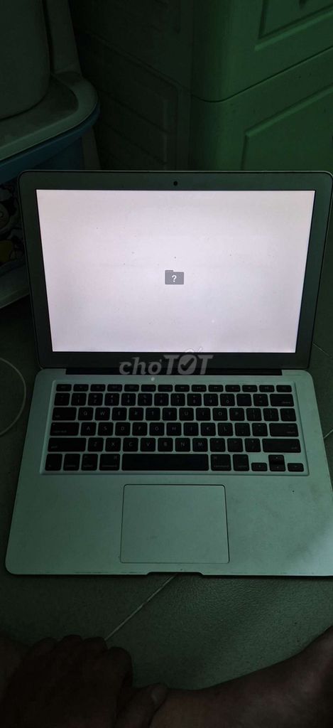 Xác  MacBook Air 2011 Bạc máy treo màn ok . Mua bán Laptop tại Huyện Hóc Môn Tp Hồ Chí Minh được đăng bởi Trần Kiên Mobile Shop hình 1
