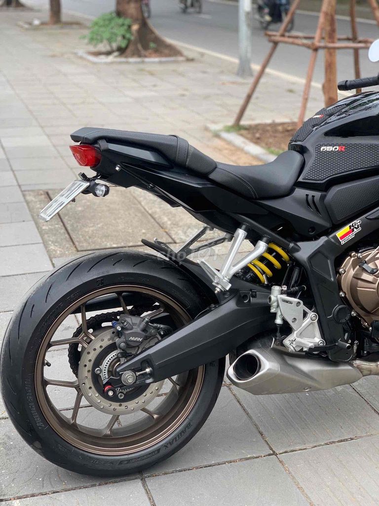 HONDA CB 650R xe đẹp lướt pkl có đồ chơi biển 29. Mua bán Xe máy tại Quận Cầu Giấy Hà Nội được đăng bởi Tong motor xe may hình 6