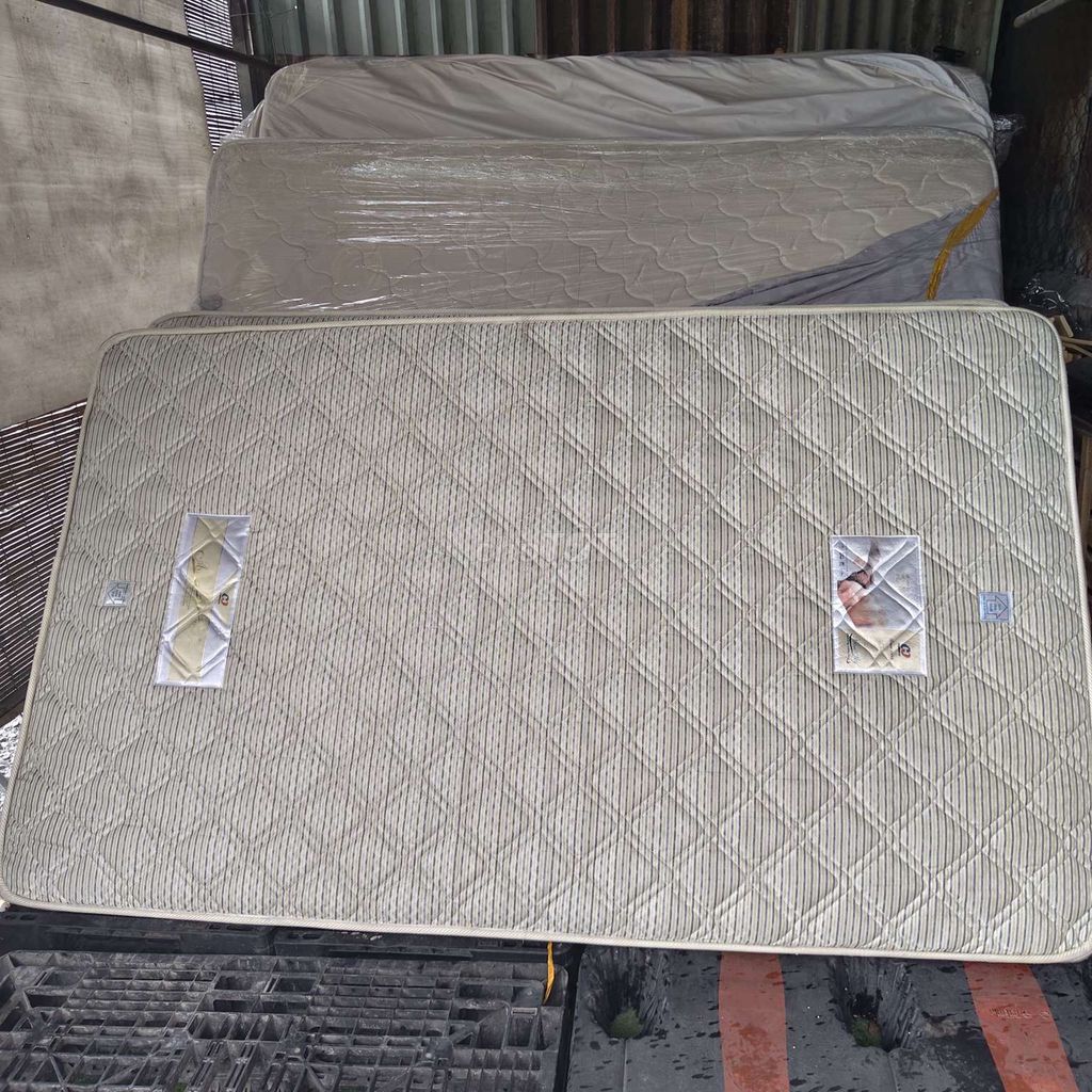 Nệm lò xo 1m2 x 2m Trắng kem. Mua bán Giường, chăn ga gối nệm tại Thành phố Thủ Đức Tp Hồ Chí Minh được đăng bởi Hiếu Trần  hình 1