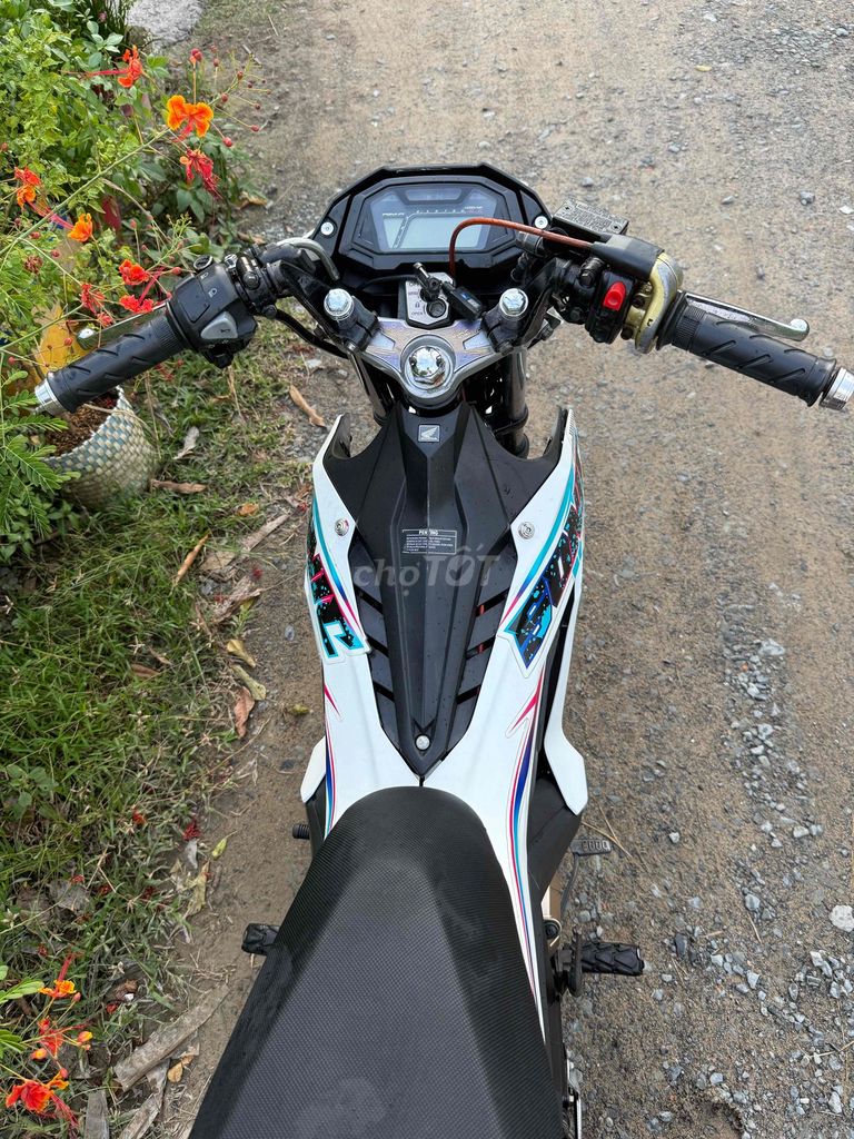 Honda Sonic Trắng Xăng lửa Redleo. Mua bán Xe máy tại Huyện Bến Lức Long An được đăng bởi Xe Máy Trung Toán hình 3