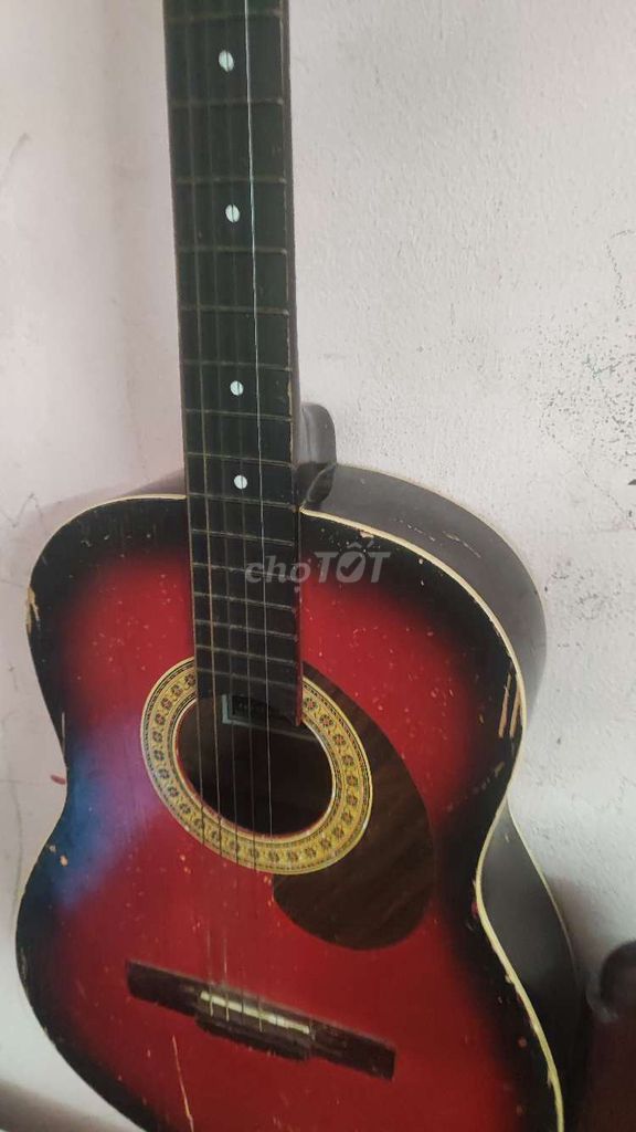 Đàn guitar Đỏ, Đen. Mua bán Nhạc cụ tại Quận Liên Chiểu Đà Nẵng được đăng bởi Nguyễn Hoàng Vinh hình 1