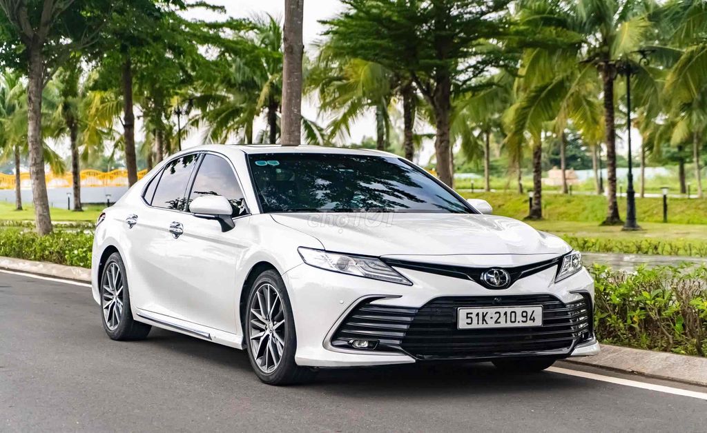 Toyota Camry 2022 2.5Q Trắng lướt