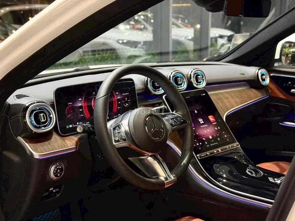 Mercedes-Benz C-Class 2025 photo 5