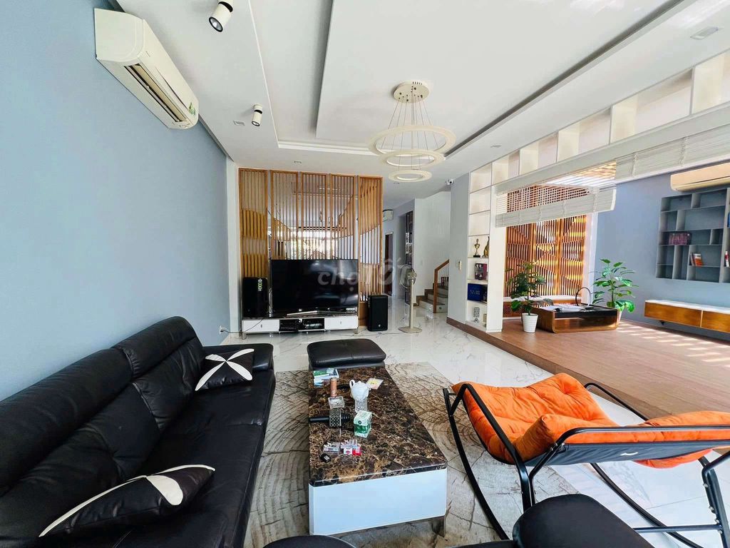 Biệt thự Villa Park, 160m2, 4PN, 3WC, full NT, Đ. Bưng Ông Thoàn, Q9