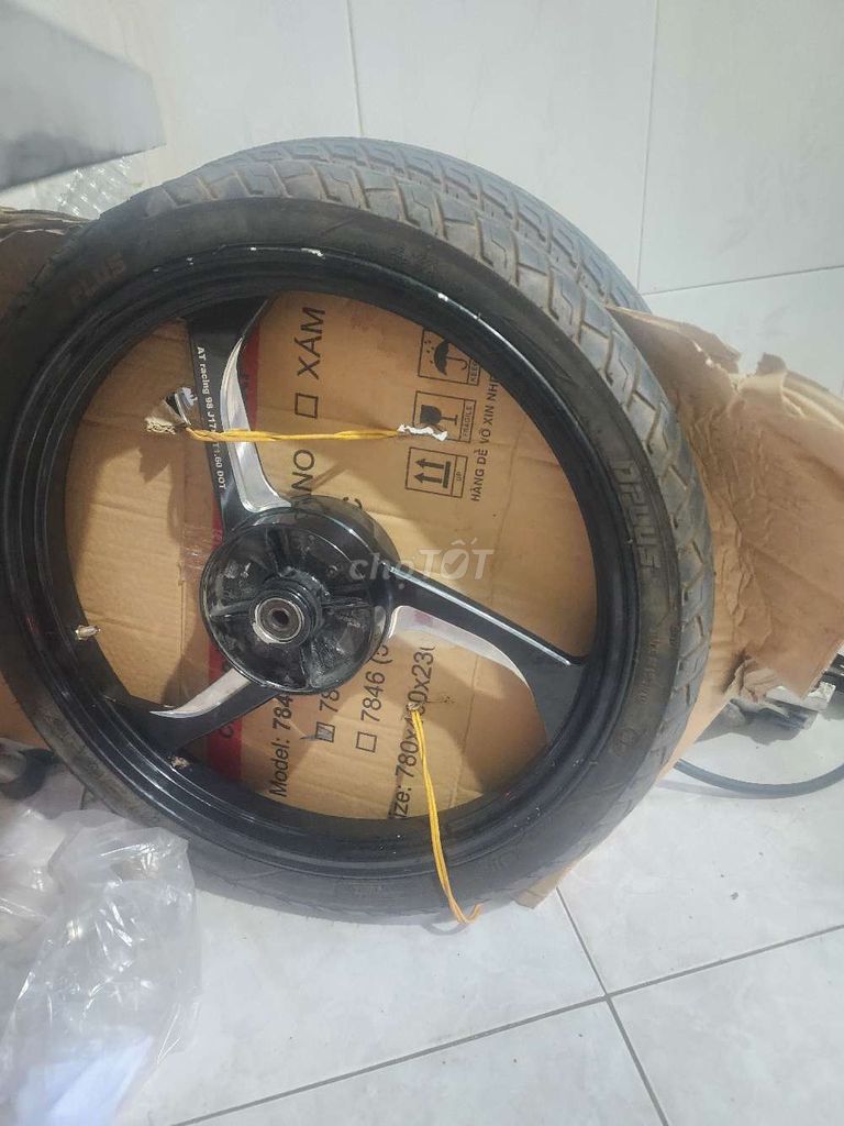 Bánh xe máy như hình. Mua bán Phụ tùng xe tại Thành phố Đồng Xoài Bình Phước được đăng bởi hậu mãi bạc hình 1