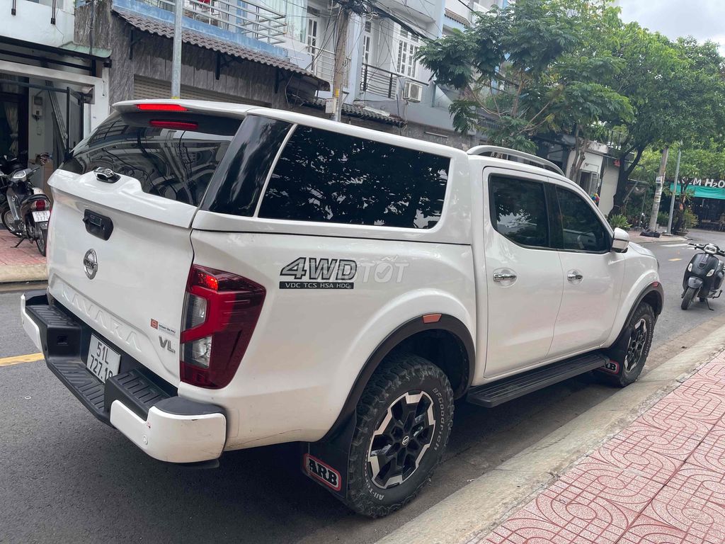 Nissan Navara 2022 VL 4WD белый 70 000 км