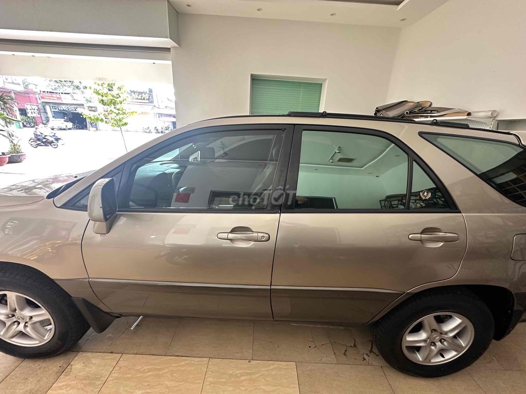 Lexus RX 300 Vàng cát 5 chỗ. Mua bán Ô tô tại Thành phố Biên Hòa Đồng Nai được đăng bởi Tran Hieu Car hình 4