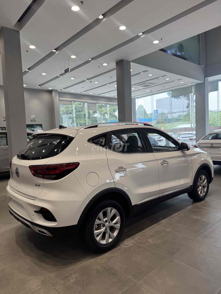 Внедорожник MG ZS белый