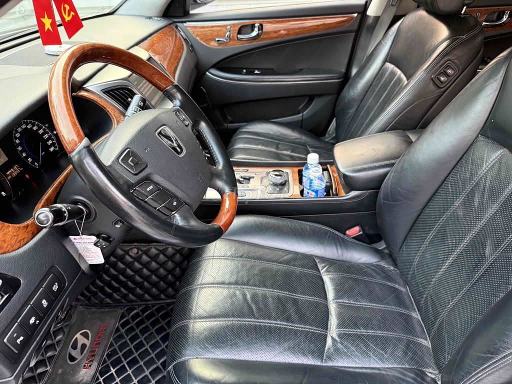Hyundai EQUUS черный бензин V8