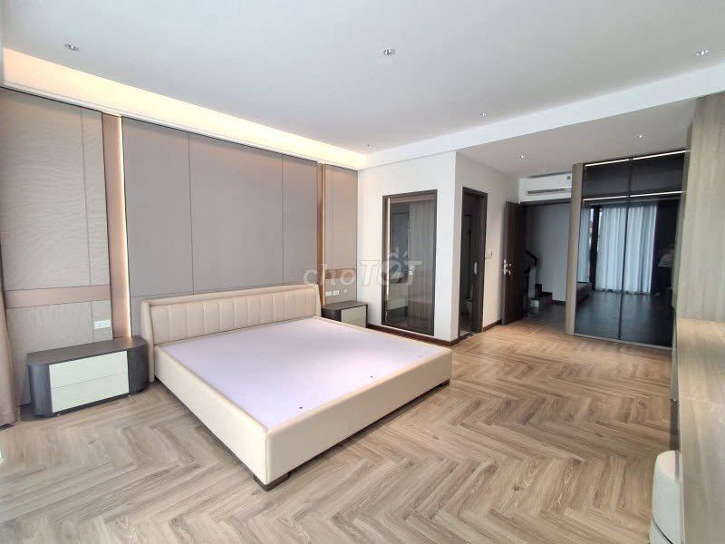 Продается 7-этажный дом площадью 52 м² в Нгок Туи, Лонг Бьен, машина в доме, лифт