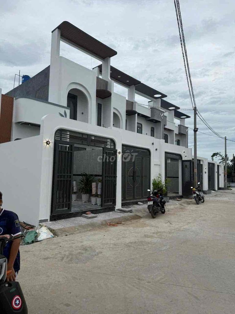 RAO BÁN GẤP CĂN NHÀ CẤP 4 SHR