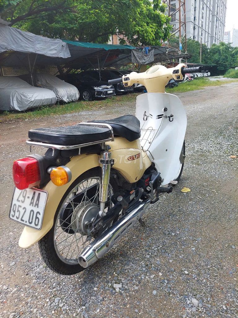Bán xe Cub 50cc mầu vàng chính chủ. Mua bán Xe máy tại Quận Hoàng Mai Hà Nội được đăng bởi Quân hình 5
