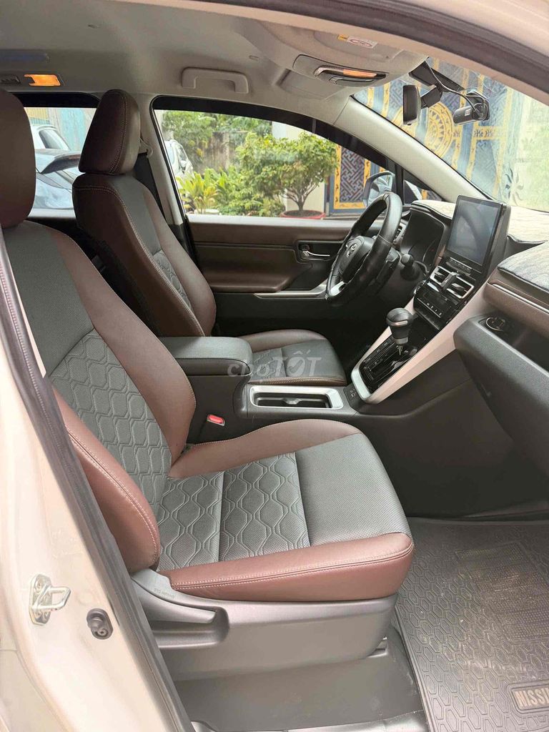Toyota Innova Cross V 2.0 2024, белый