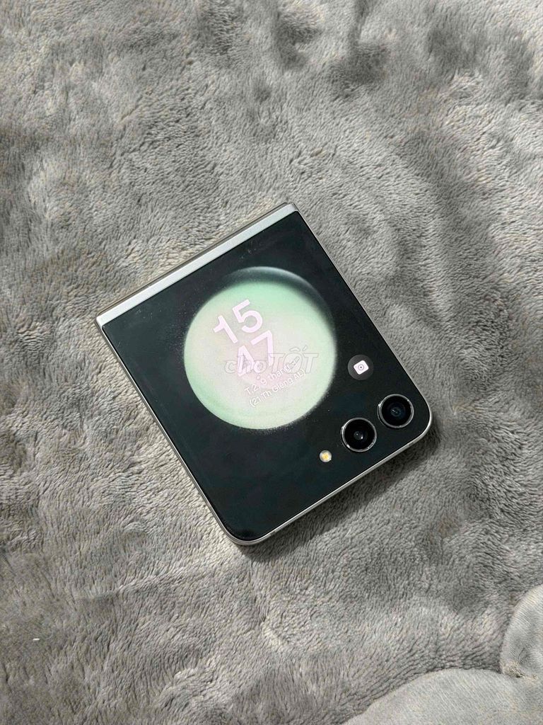 Samsung Galaxy Z Flip 5G 8/256GB nguyên zin. Mua bán Điện thoại tại Thành phố Vĩnh Long Vĩnh Long được đăng bởi Duy Kha MOBILE hình 1
