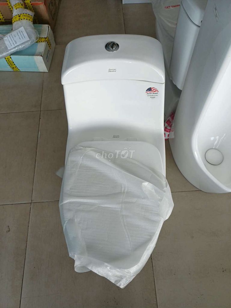 Bồn cầu American Standard Trắng Sứ. Mua bán Thiết bị vệ sinh, nhà tắm tại Huyện Bình Chánh Tp Hồ Chí Minh được đăng bởi chuyên bán thanh lý hàng tồn kho hình 1