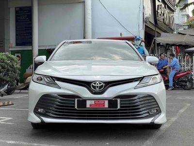 Toyota Camry 2.5Q 2020, giá tốt